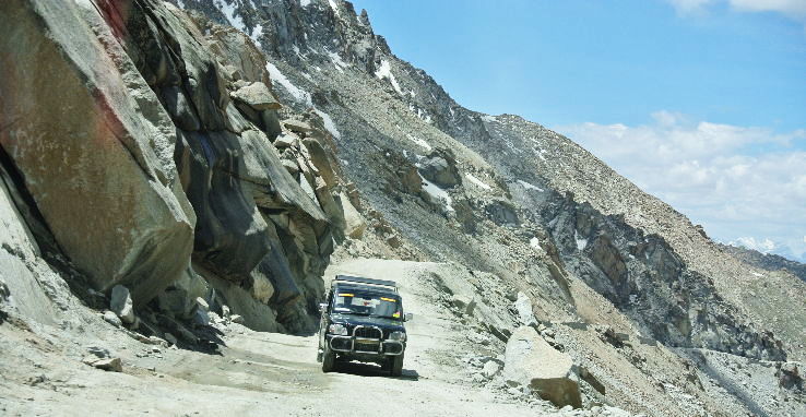 4. Chang La Pass